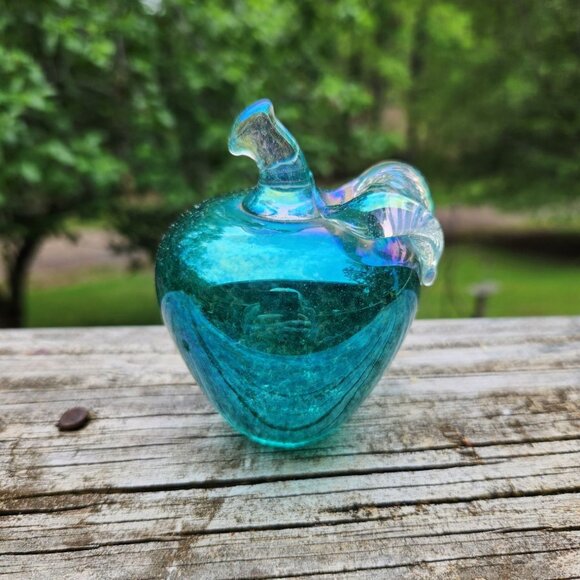 Vintage 1994 Art Glass Apple Paperweight By Roger Vines With Mt St Helen Ash - Picture 1 of 8